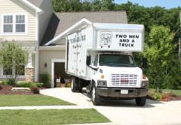 Франчайзинг моделът на Two Man and a Truck Благодарение на франчайзинг модела, компанията разполага с над 200 обекта в Америка.