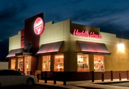С над 45 годишната си история Huddle House е пример за устойчивостта на франчайзинг модела.